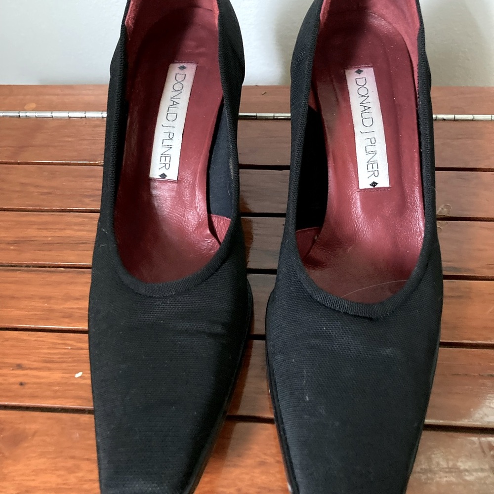 Donald J Pliner Crepe Soled Black Fabric Pumps with Leather Trim 10M